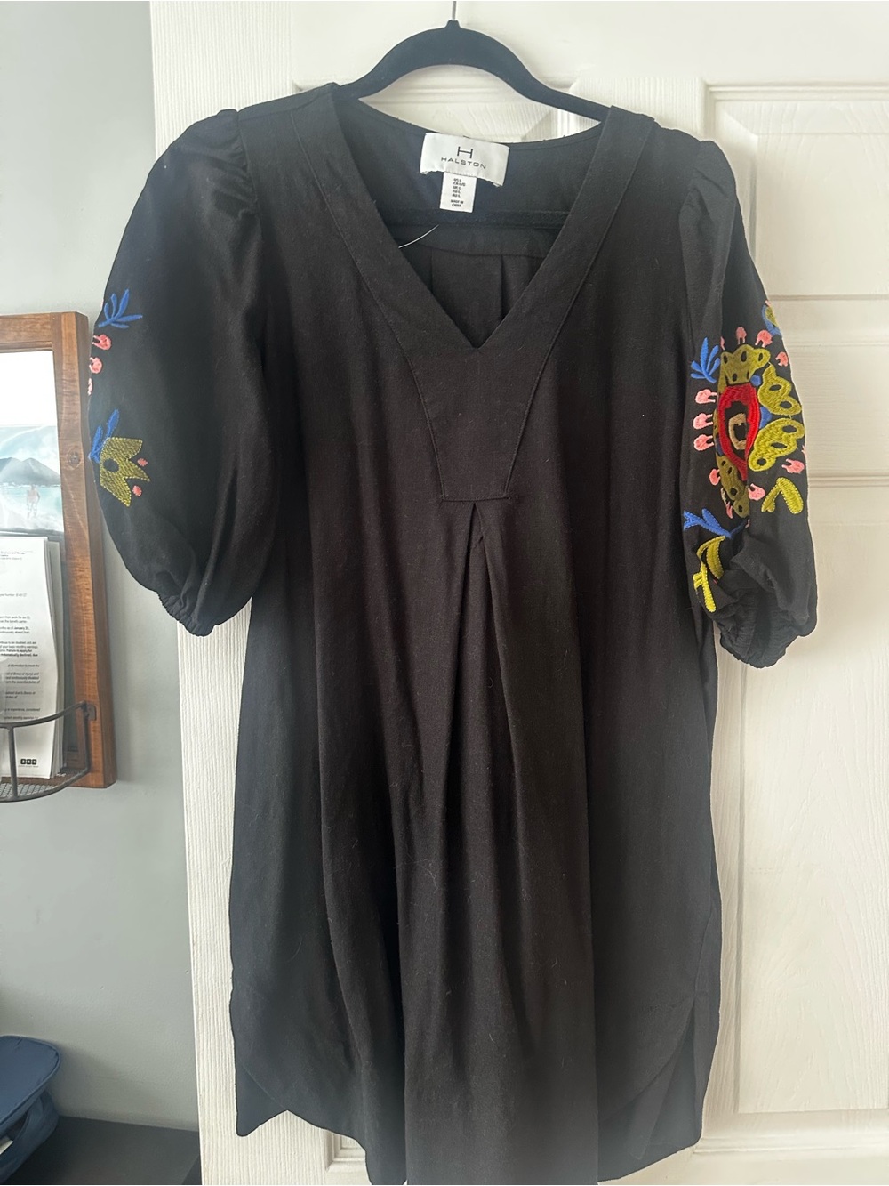 Halston Heritage Black V-Neck Puff Sleeve Tunic with Multicolor Embroidery 👗